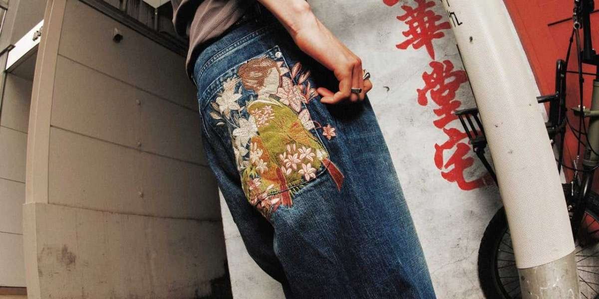 Derschutze: Redefining Contemporary Streetwear with Artistic Fashion