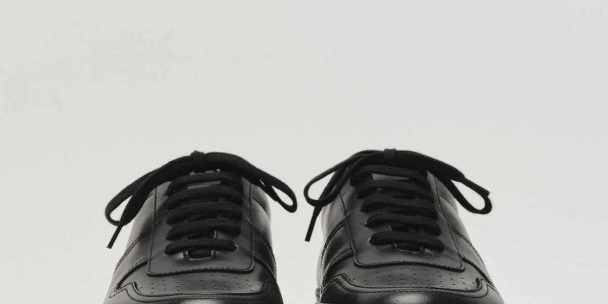 Common Projects Sneakers Sizing Guide: How Should They Fit?